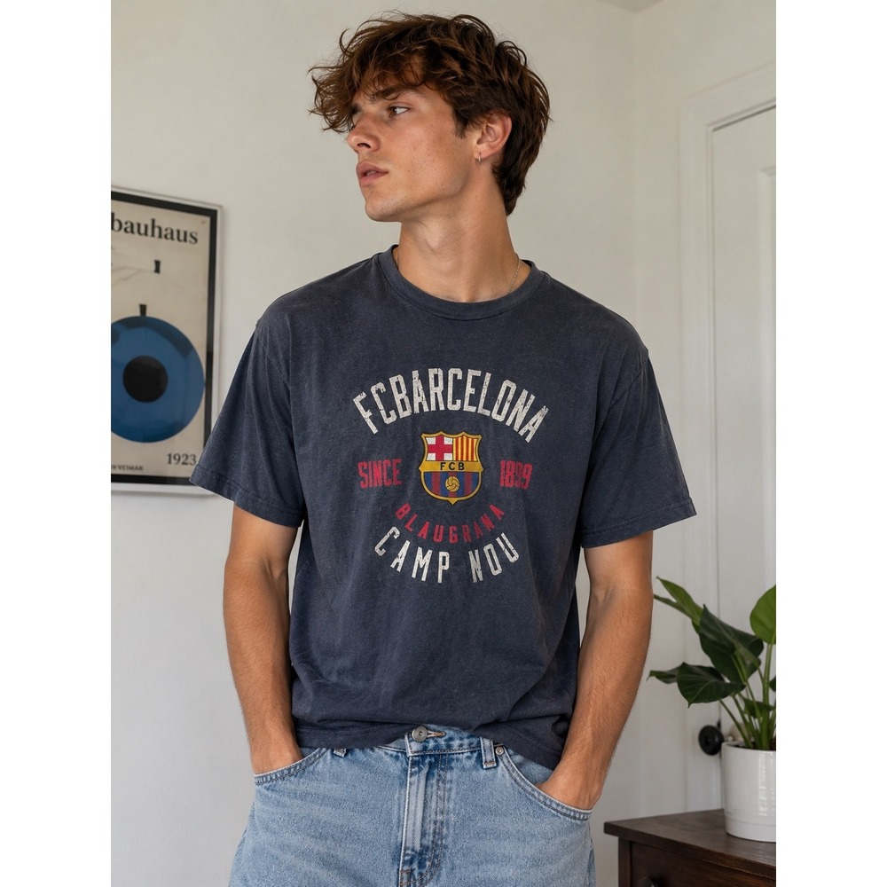 FC‎ Barcelona Blaugrana Camp Nou Mens XL Graphic Tee Distressed Soccer Shirt
